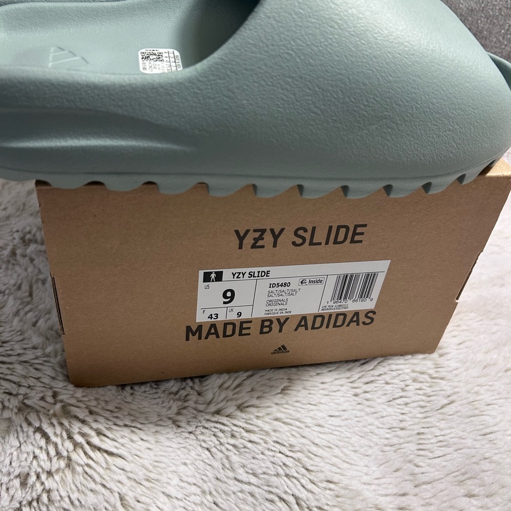 NIB Yeezy Slides Salt Size 9 **See Below** - Picture 8 of 8